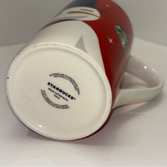 2012 Starbucks 16 oz ceramic holiday Christmas mug with winking snowman - Picture 4 of 6